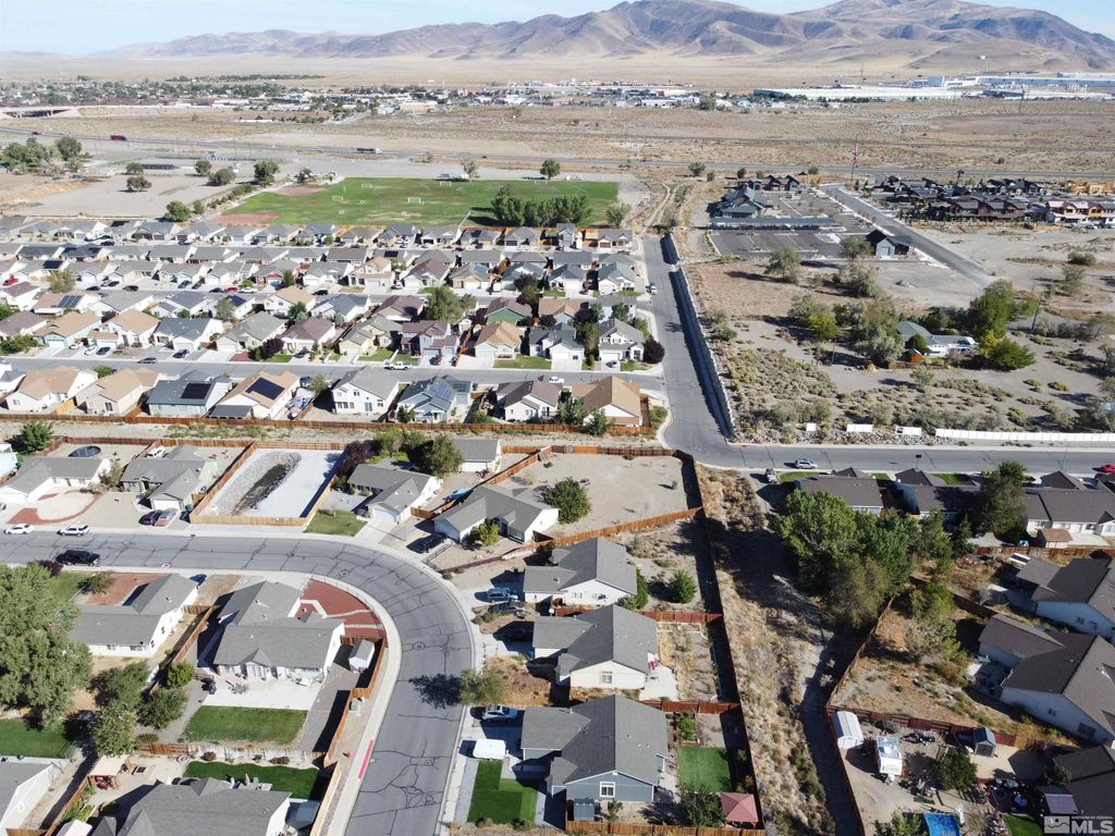 Image 14 of property listing at 698 Jenny's Lane, Fernley, NV 89408