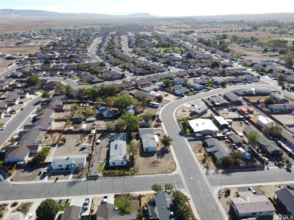 Image 16 of property listing at 698 Jenny's Lane, Fernley, NV 89408