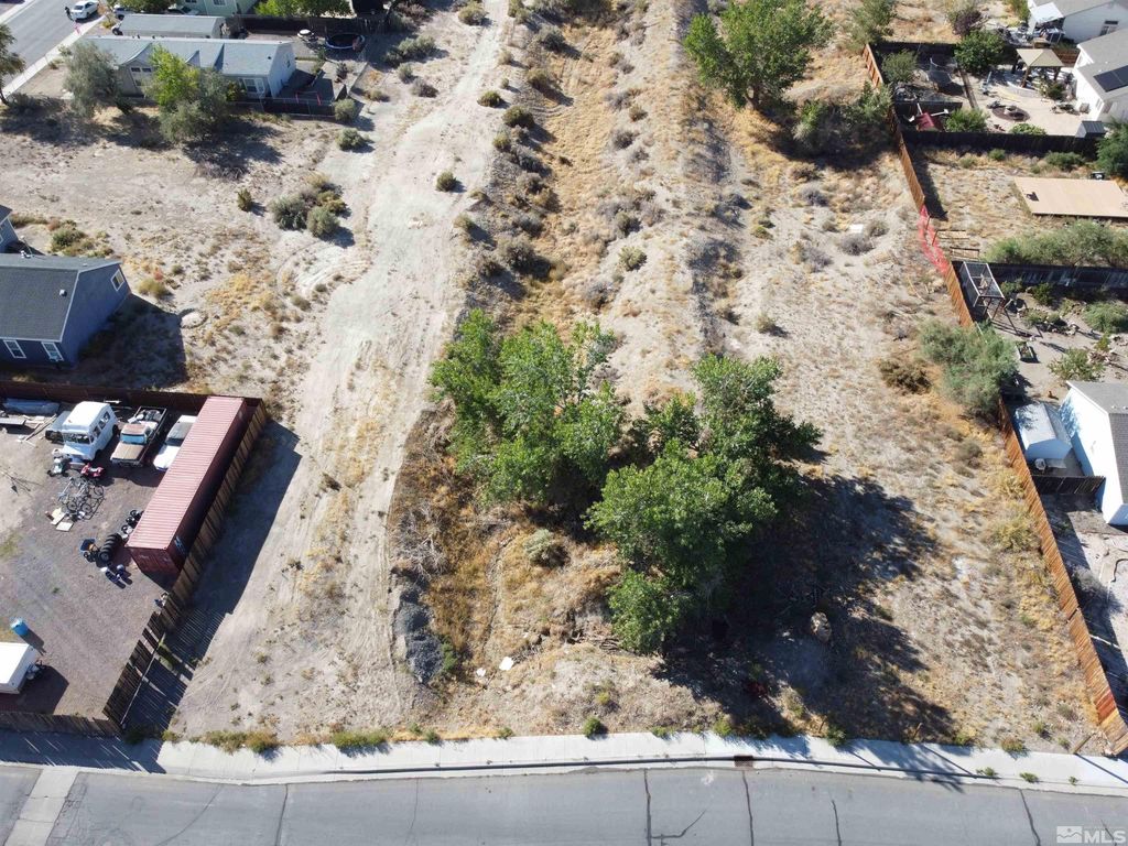 Image 20 of property listing at 698 Jenny's Lane, Fernley, NV 89408