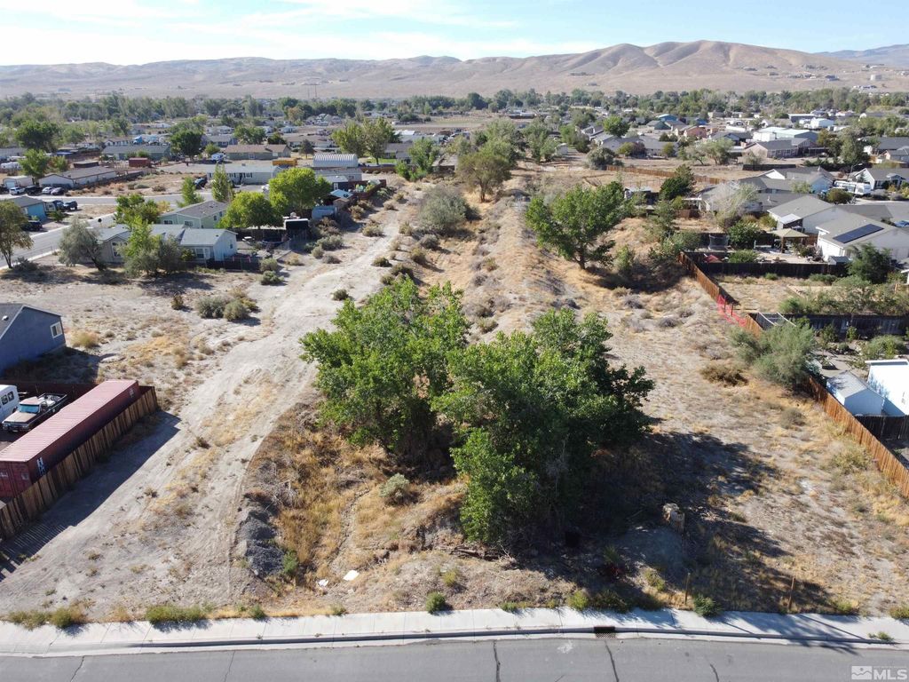 Image 22 of property listing at 698 Jenny's Lane, Fernley, NV 89408
