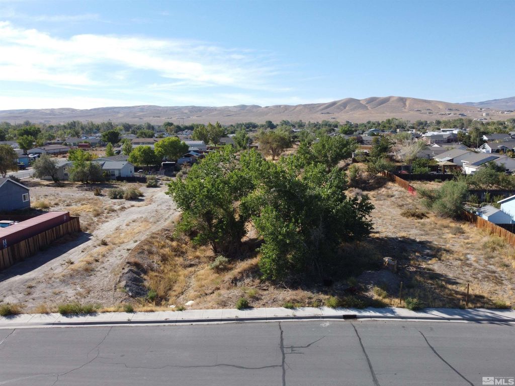 Image 23 of property listing at 698 Jenny's Lane, Fernley, NV 89408