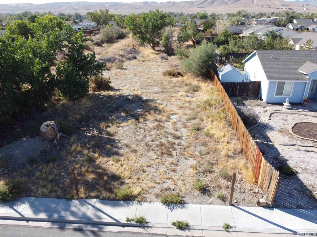 Image 24 of property listing at 698 Jenny's Lane, Fernley, NV 89408