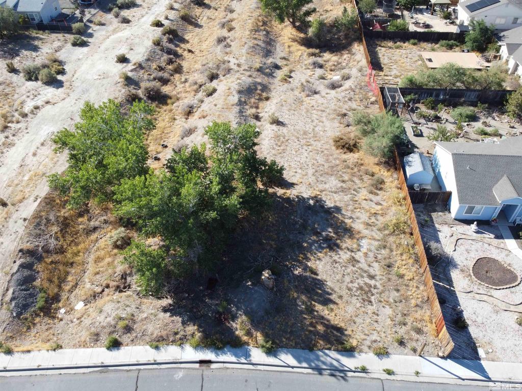 Image 8 of property listing at 698 Jenny's Lane, Fernley, NV 89408