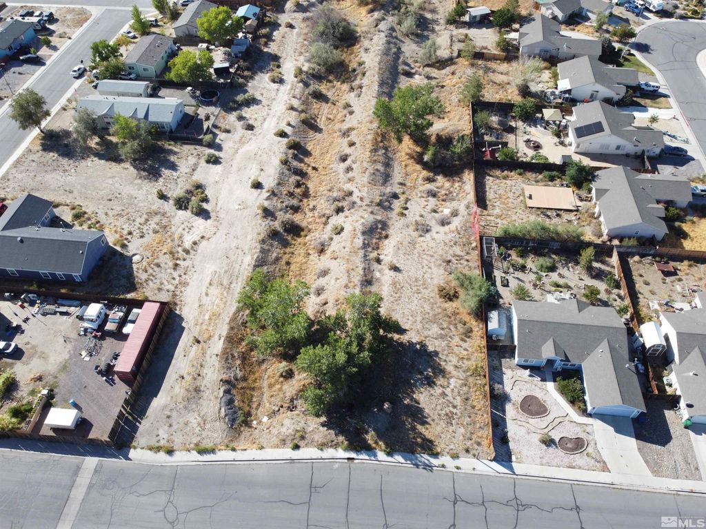 Image 9 of property listing at 698 Jenny's Lane, Fernley, NV 89408
