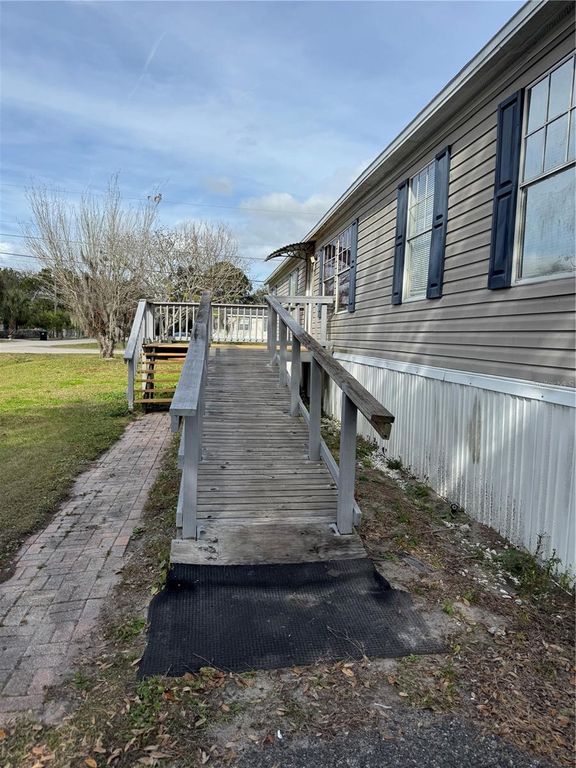 Image 12 of property listing at 18806 MONROE AVENUE, Orlando, FL 32820