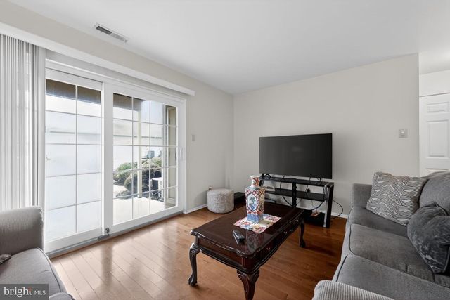 5305-A ADELAIDE DR, Mount Laurel, NJ 08054