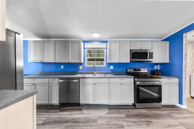 2056 Kristin Dr, Centerville, TN 37033