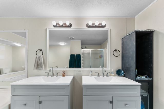 2056 Kristin Dr, Centerville, TN 37033