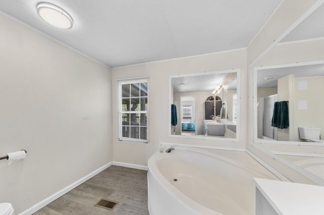 2056 Kristin Dr, Centerville, TN 37033