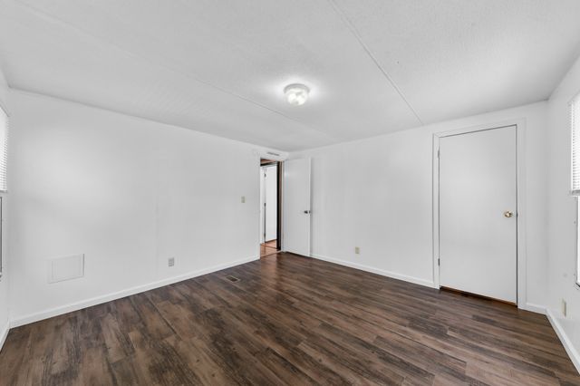 2056 Kristin Dr, Centerville, TN 37033