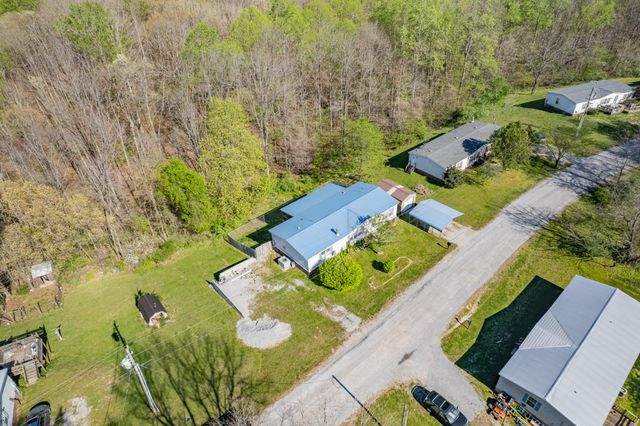 2056 Kristin Dr, Centerville, TN 37033