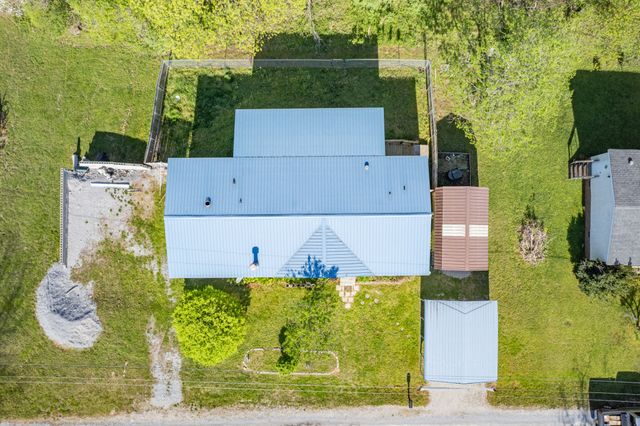 2056 Kristin Dr, Centerville, TN 37033