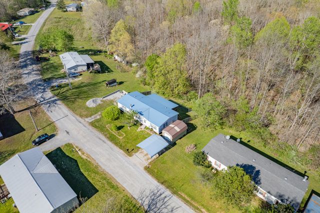 2056 Kristin Dr, Centerville, TN 37033
