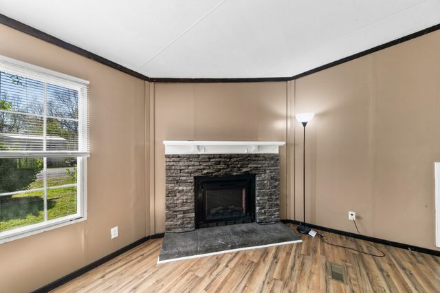 2056 Kristin Dr, Centerville, TN 37033