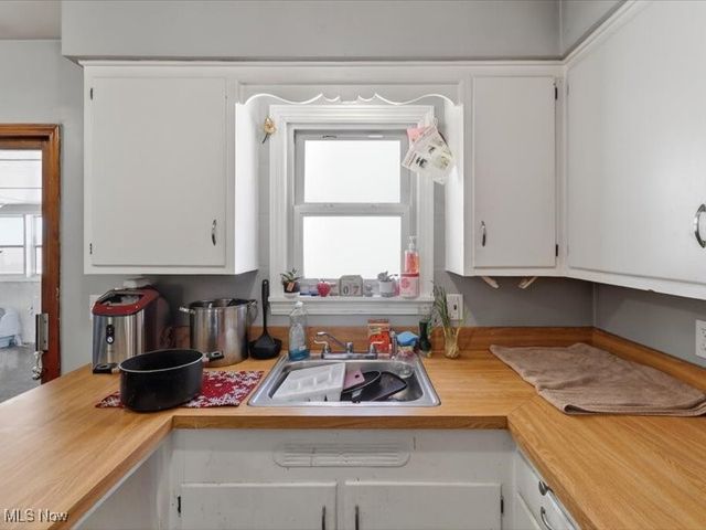 16241 Glenburn Avenue, Maple Heights, OH 44128