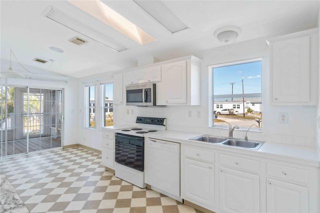 527 FLEETWOOD STREET, North Port, FL 34287