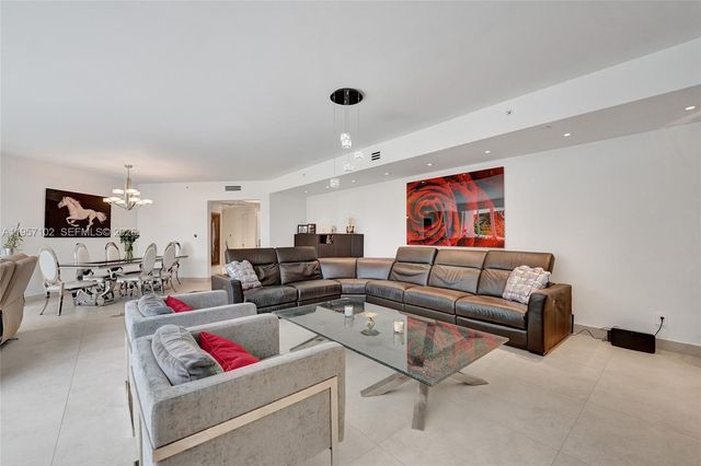 21200 Point Place 403, Aventura, FL 33180