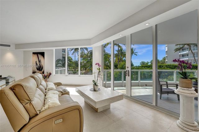 21200 Point Place 403, Aventura, FL 33180