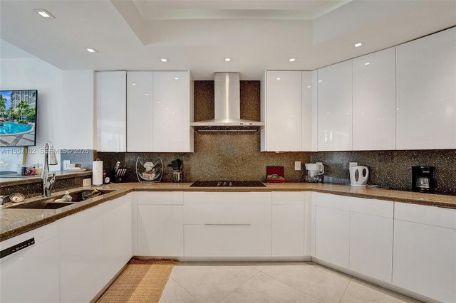 21200 Point Place 403, Aventura, FL 33180