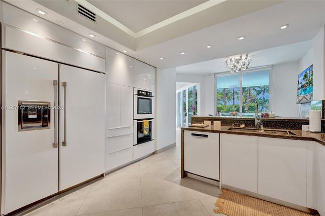 21200 Point Place 403, Aventura, FL 33180