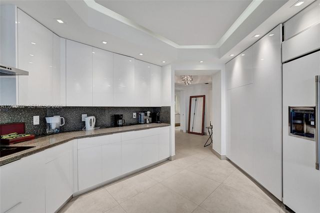 21200 Point Place 403, Aventura, FL 33180