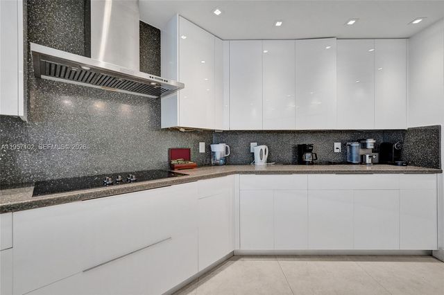 21200 Point Place 403, Aventura, FL 33180