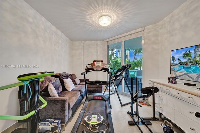 21200 Point Place 403, Aventura, FL 33180