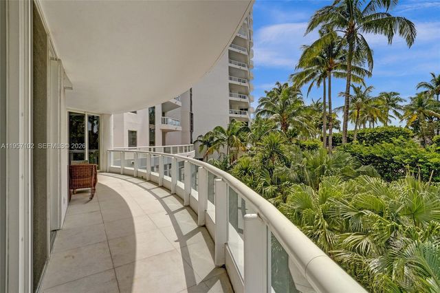 21200 Point Place 403, Aventura, FL 33180