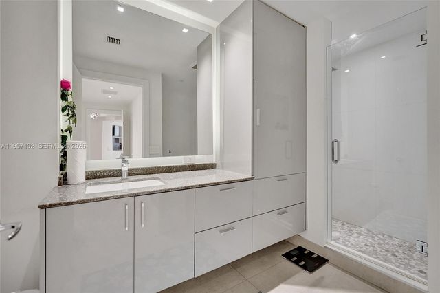 21200 Point Place 403, Aventura, FL 33180