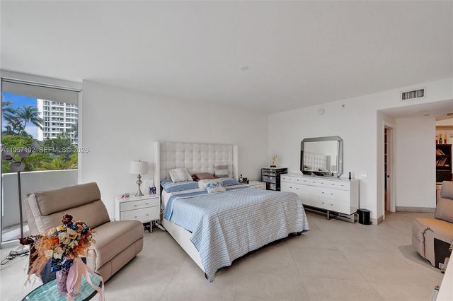 21200 Point Place 403, Aventura, FL 33180