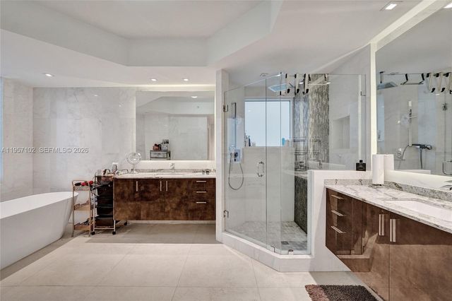 21200 Point Place 403, Aventura, FL 33180