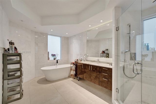 21200 Point Place 403, Aventura, FL 33180