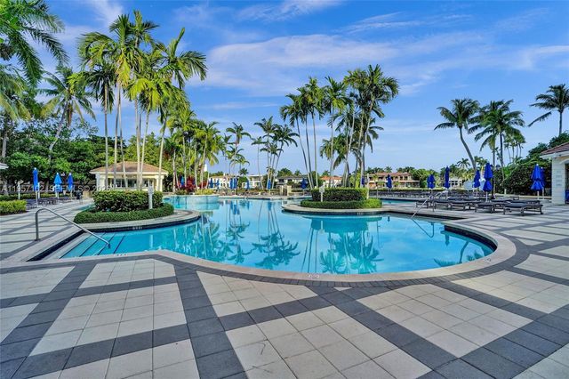 21200 Point Place 403, Aventura, FL 33180