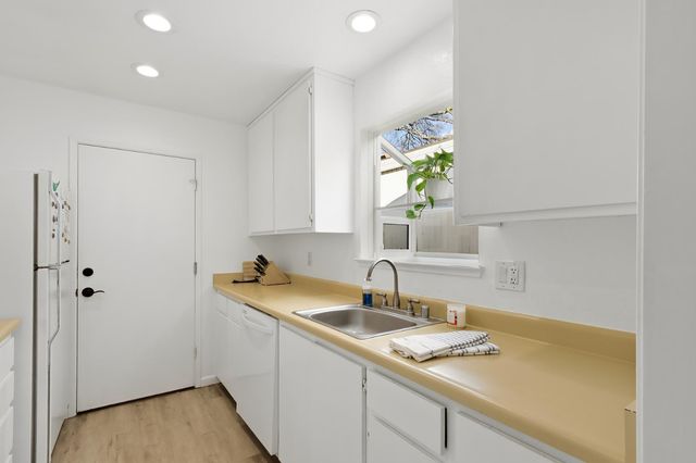 4318 Cowell Blvd, Davis, CA 95618