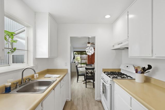 4318 Cowell Blvd, Davis, CA 95618