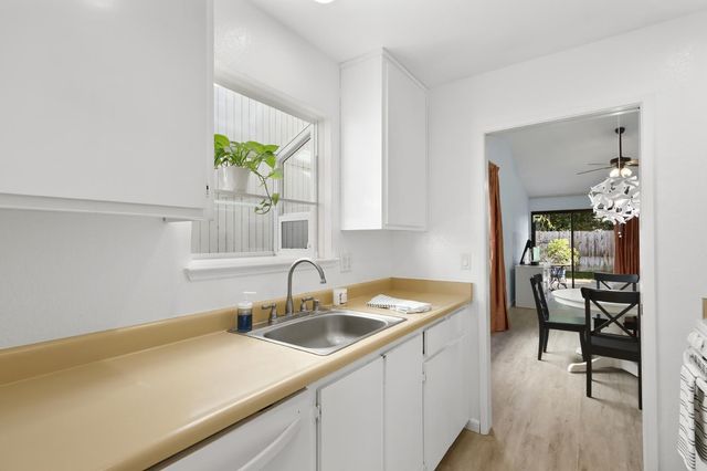 4318 Cowell Blvd, Davis, CA 95618