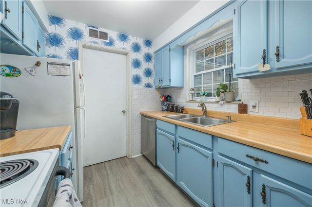 4210 W 217th Street, Fairview Park, OH 44126