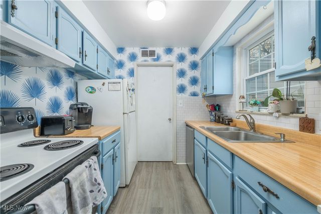 4210 W 217th Street, Fairview Park, OH 44126