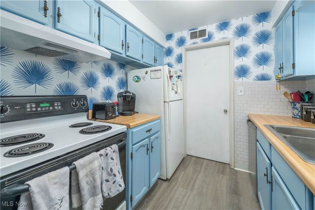 4210 W 217th Street, Fairview Park, OH 44126