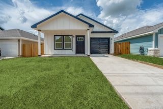 228 W Martindale St, Seguin, TX 78155