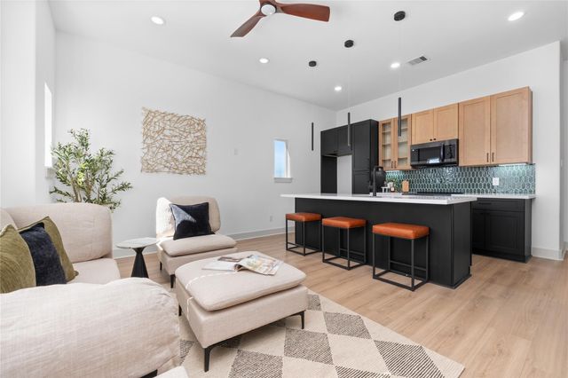 9821 Turnbow Street AB, Houston, TX 77029