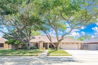 6109 Brockhampton St, Corpus Christi, TX 78414