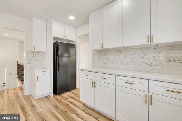 33 SYCAMORE DR, Burlington, NJ 08016