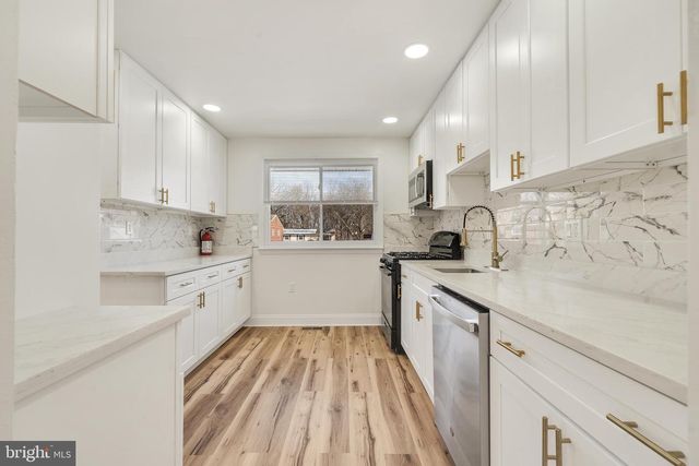 33 SYCAMORE DR, Burlington, NJ 08016
