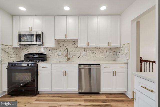 33 SYCAMORE DR, Burlington, NJ 08016