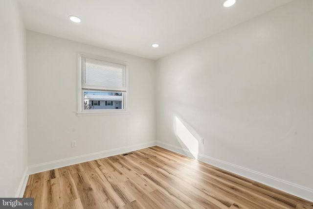 33 SYCAMORE DR, Burlington, NJ 08016