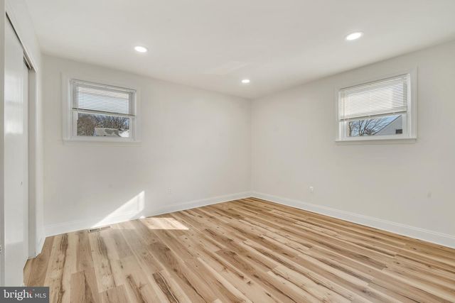 33 SYCAMORE DR, Burlington, NJ 08016