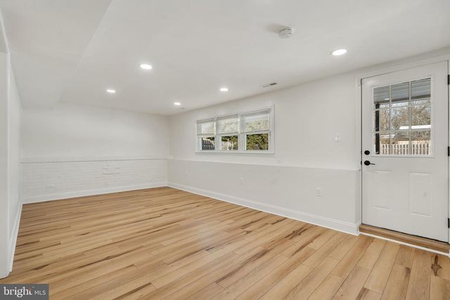 33 SYCAMORE DR, Burlington, NJ 08016