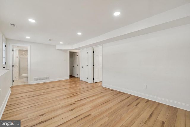 33 SYCAMORE DR, Burlington, NJ 08016