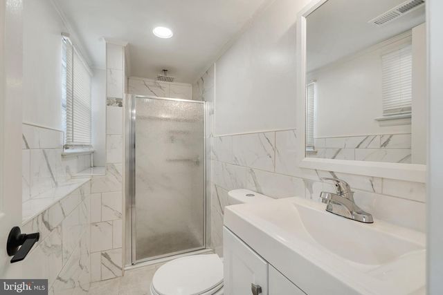 33 SYCAMORE DR, Burlington, NJ 08016